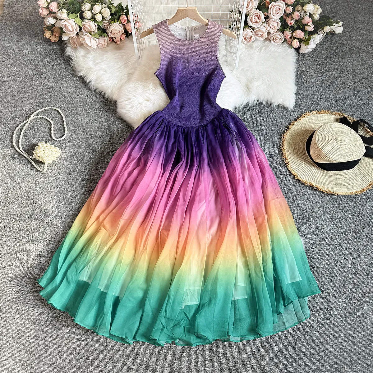 Fashionable and luxurious temperament. Sleeveless round neck with waistband and slimming effect. A-line rainbow gradient chiffon dress. Elegant long skirt