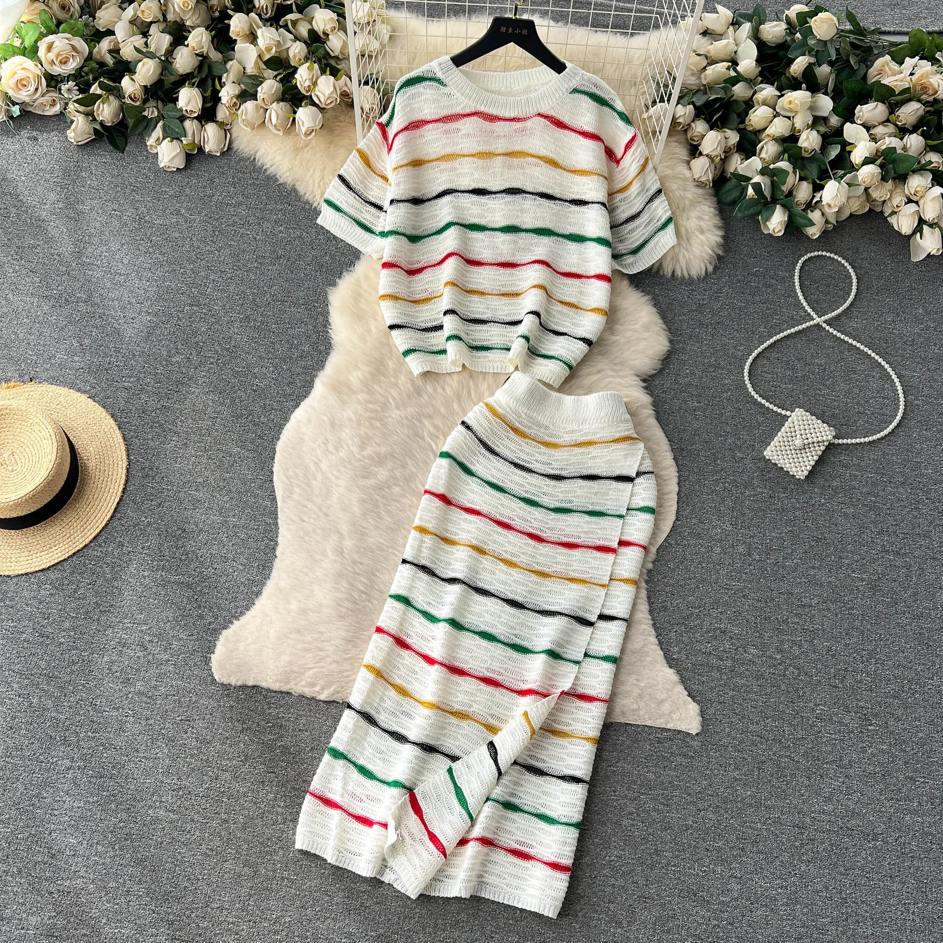 Korean chic retro striped contrasting color set, women's loose round neck short sleeved knitted top, high waisted and buttocks wrapped skirt