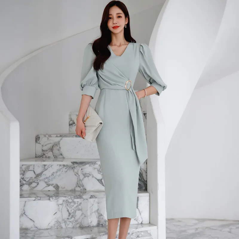 2024 Summer New Korean Style Slim Fit V-neck Fashionable Waist Slimming and Hip Wrapping Mid length Dress