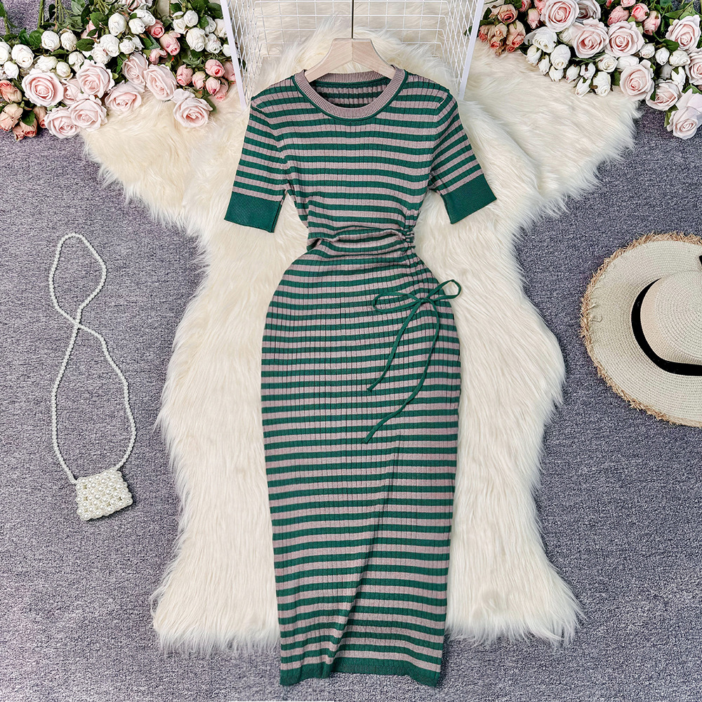 Light mature and elegant style, round neck, slim fit, pleated striped dress, elegant temperament, goddess style, high-end feeling, buttocks wrapped long skirt