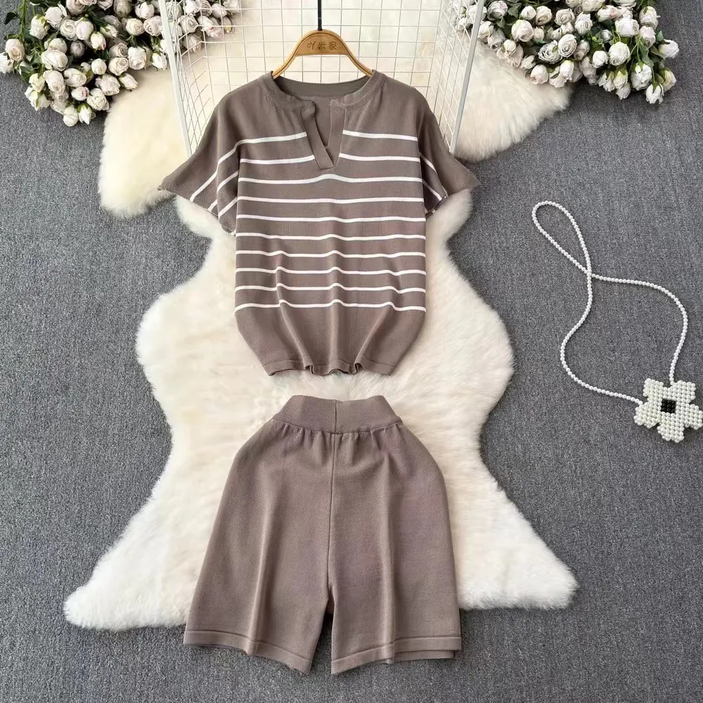 Korean Women's 2024 New Spring Casual Set Striped Knitwear Loose and Versatile Wide Leg Shorts Two Piece Set