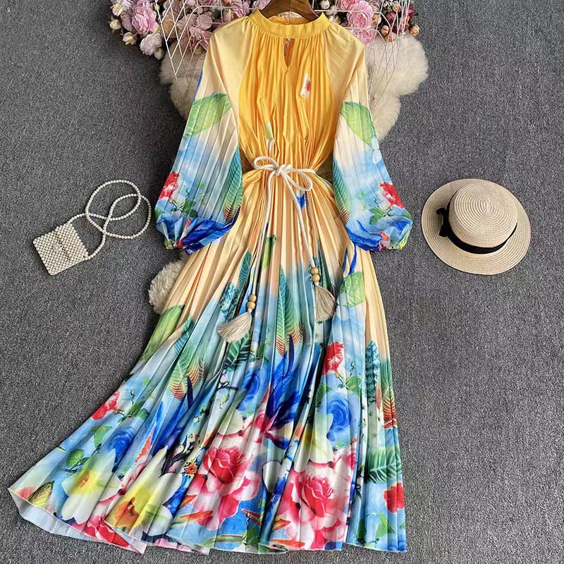 Celebrity high-end printed dress for women in summer with bubble sleeves and waist cinching design, featuring a sense of niche and grand display. Fairy dress