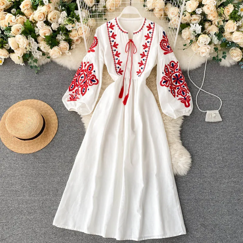 Bohemian ethnic style embroidered flower round neck lantern sleeve pleated loose and slimming versatile long dress for women