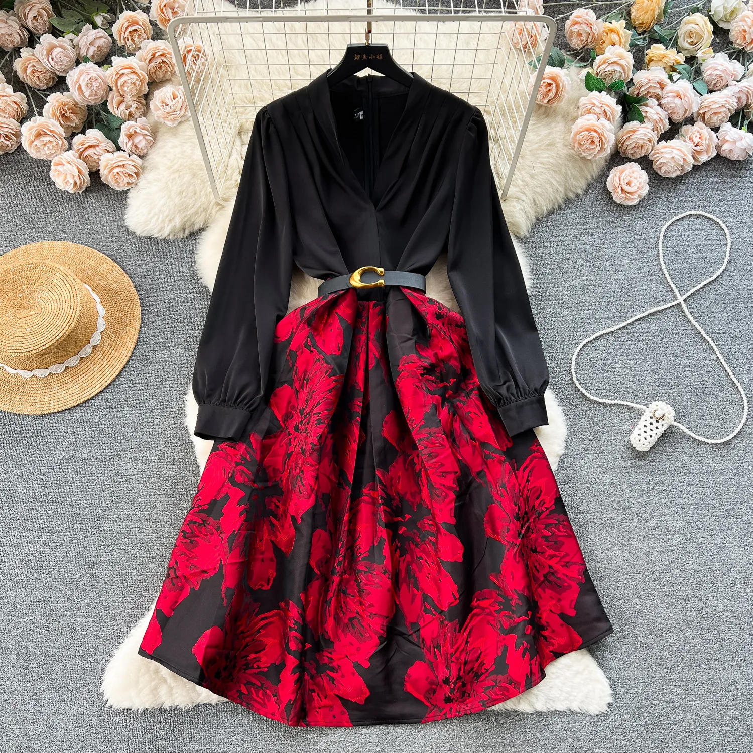 Palace style temperament dress, spring dress, feminine V-neck design, contrasting color patchwork, vintage jacquard dress, skirt