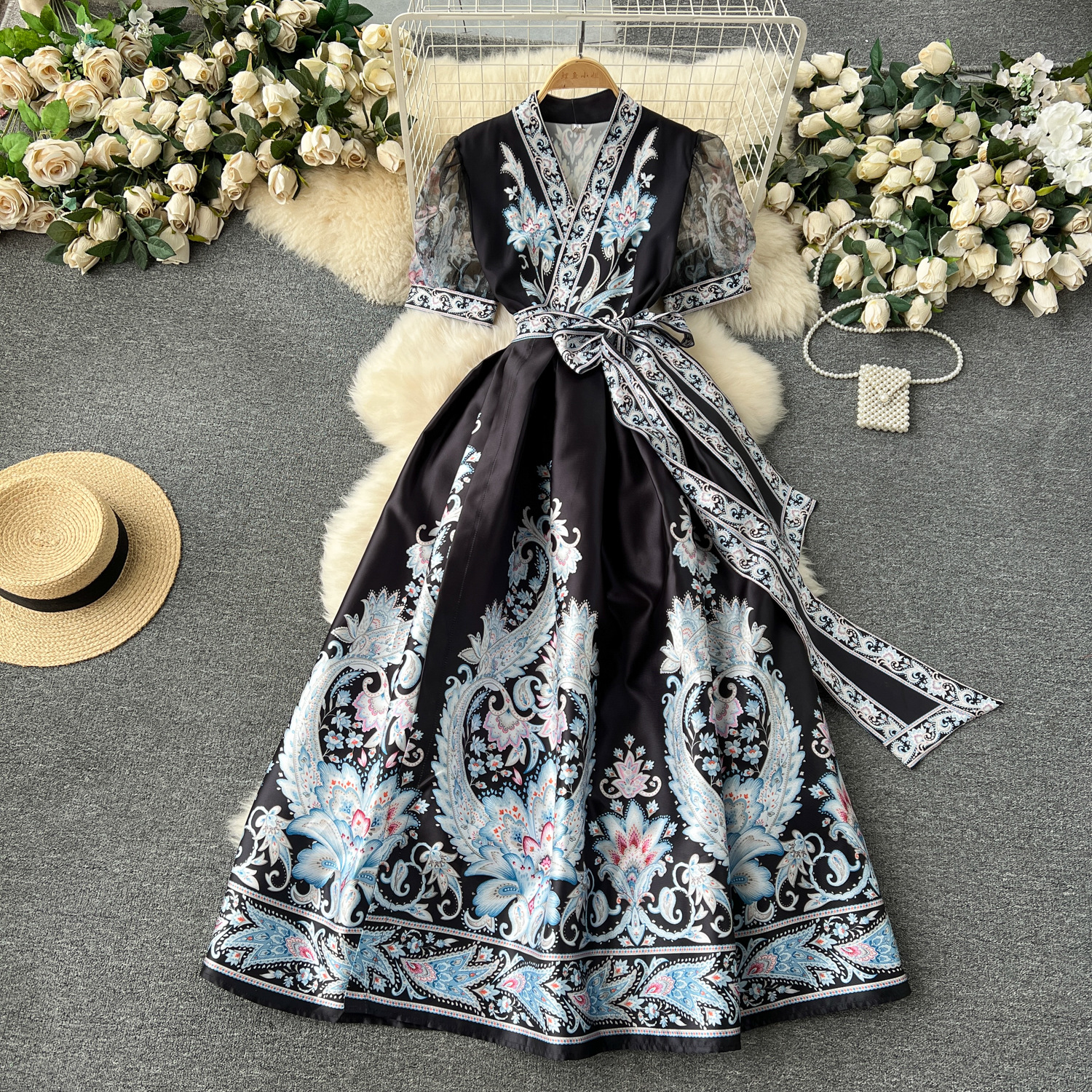 Palace style dress design with retro print and tie up waist for slimming effect. Large hem for a high-end and elegant dress