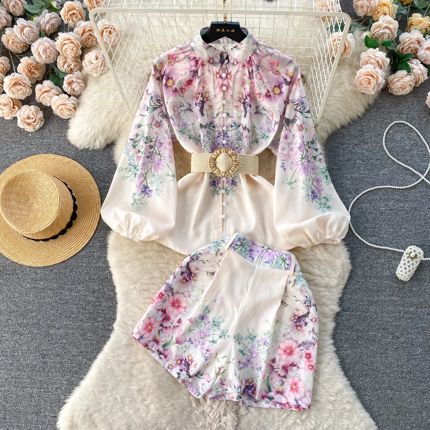 Palace style suit for women in early spring 2024, new French style bubble sleeve t-shirt, niche print wide leg shorts, two pieces