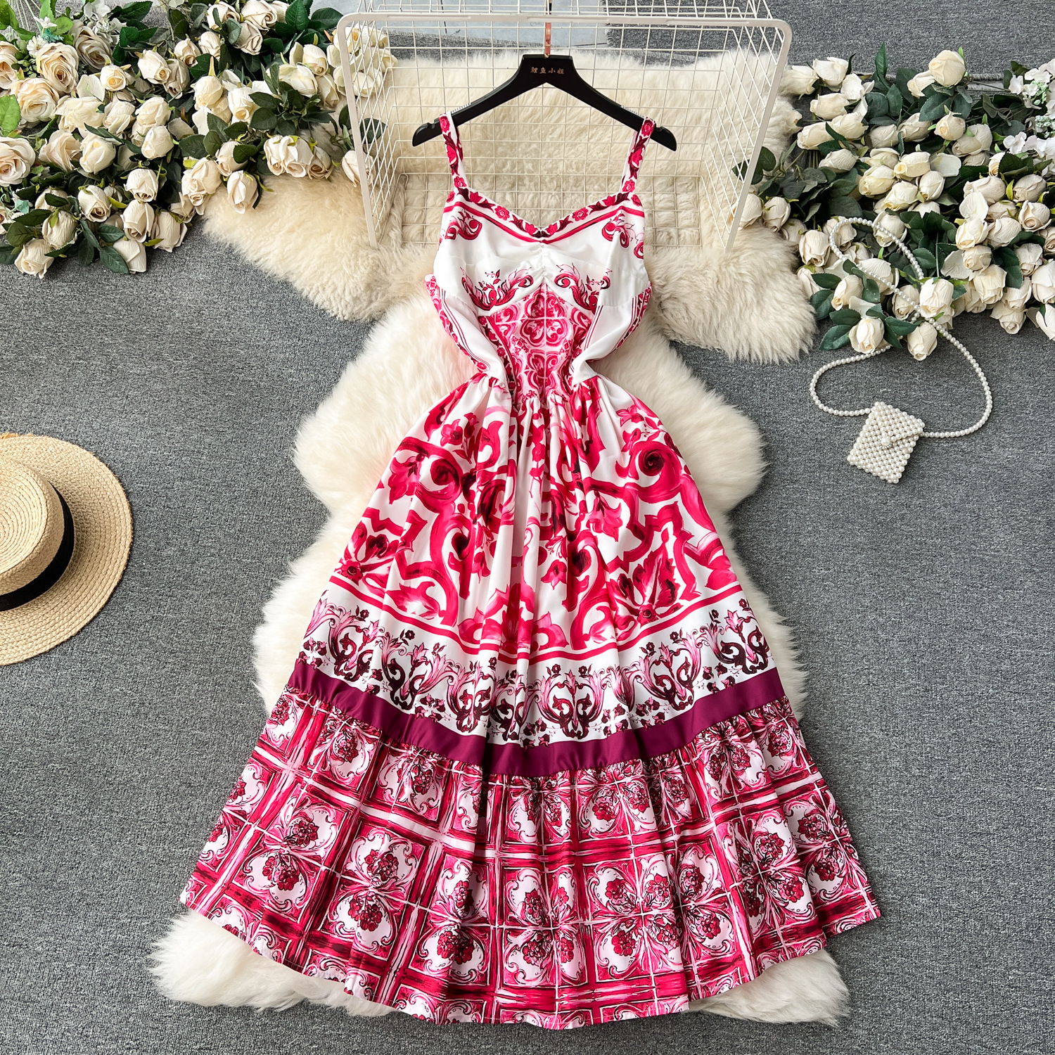 European and American style design, printed camisole skirt with waistband, slimming and elongated design, large swing skirt, temperament dress, spring vacation dress