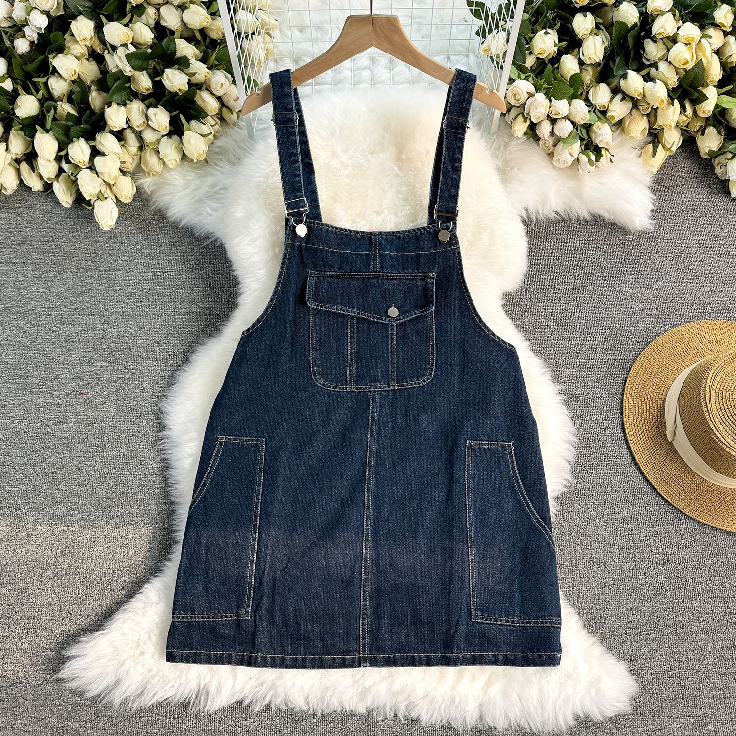 Academy style fashionable and age reducing denim strap skirt short style 2024 summer new small denim dress for women