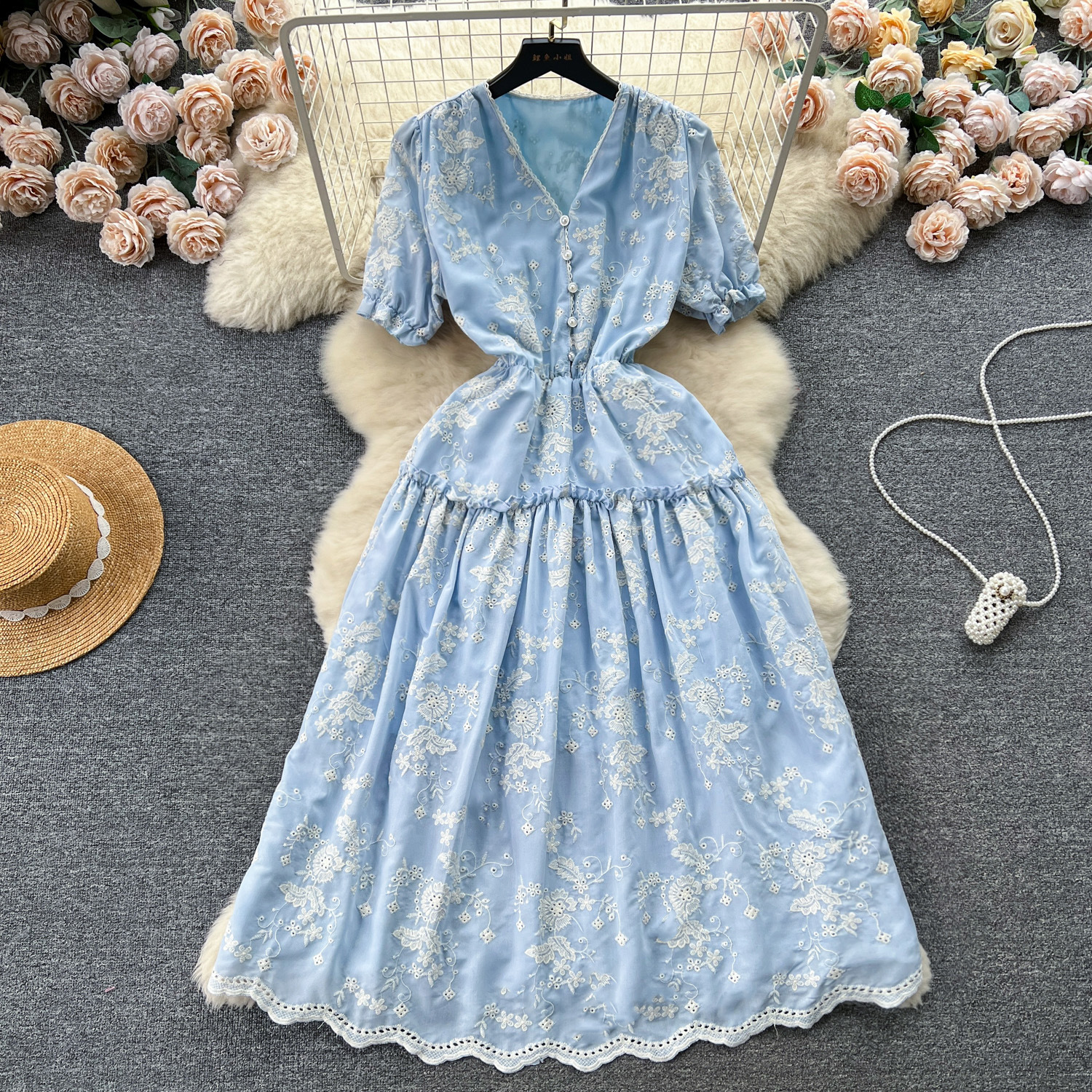 High end exquisite dress temperament V-neck buckle slim fit mid length heavy-duty embroidered wave edge French holiday dress