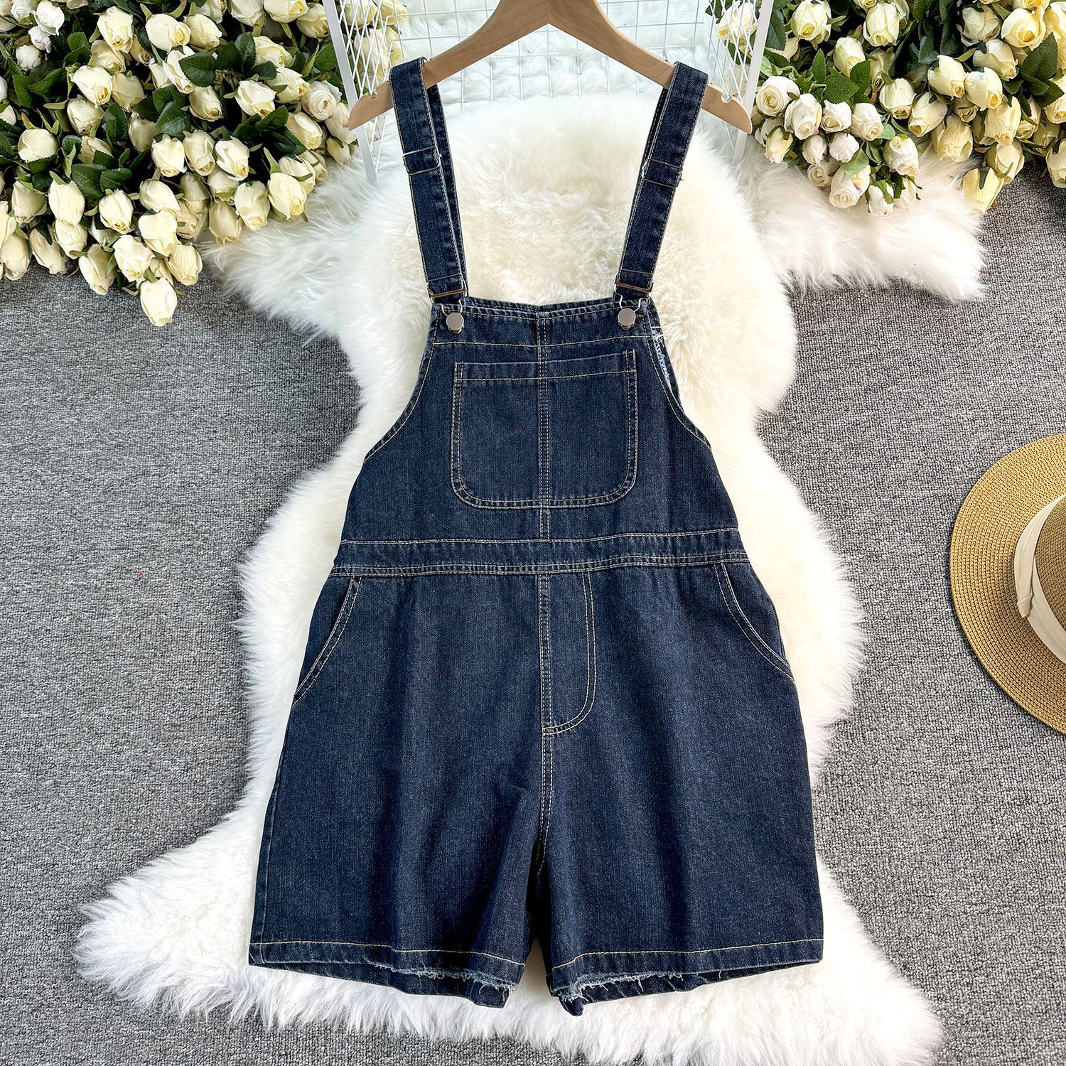 Denim strap shorts for summer 2024, Korean version, college style, fashionable, age reducing, loose fitting, casual strap shorts for small children