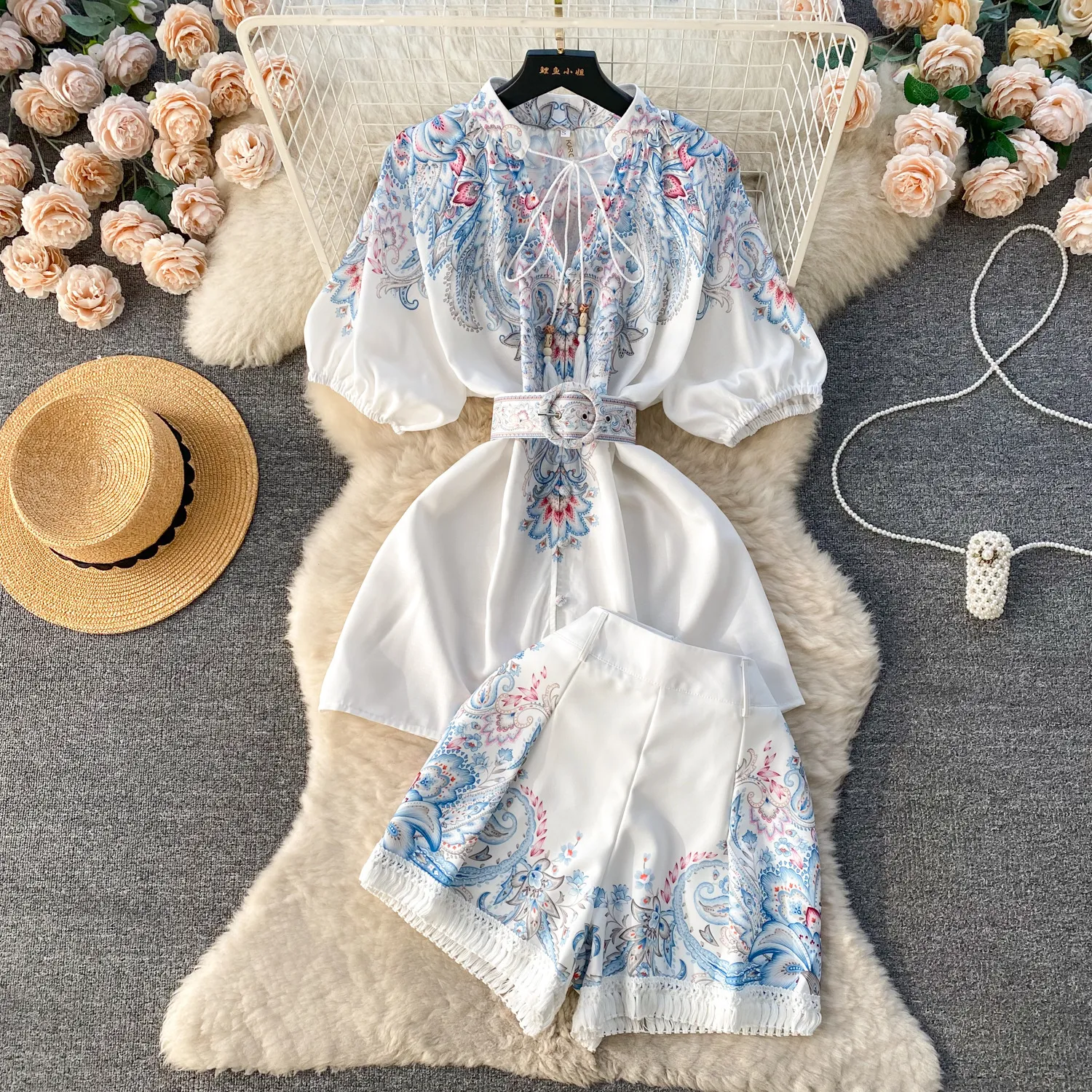 Palace style set for early spring 2024, new design with printed bubble sleeves, t-shirt, versatile wide leg shorts, two pieces
