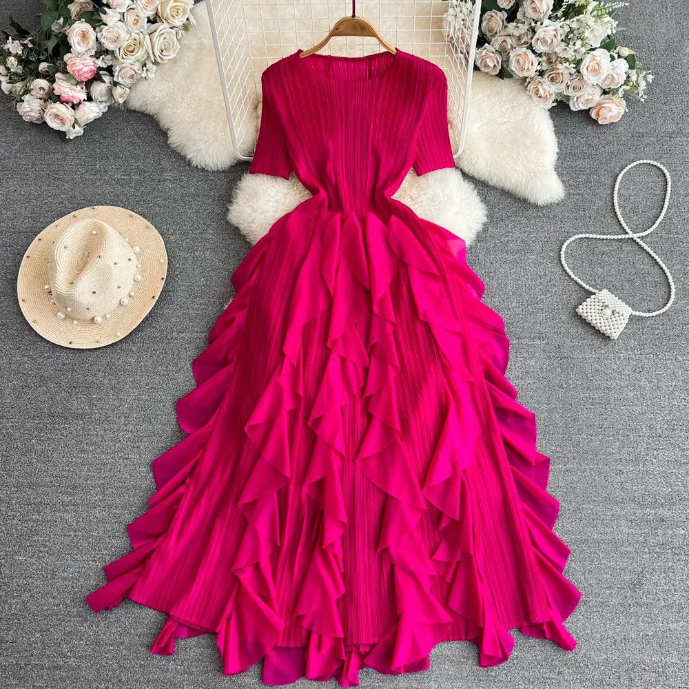 Feeling light and luxurious temperament, three houses, wrinkled short sleeved round neck, waist cinched, slim A-line ruffled edge cake dress, summer