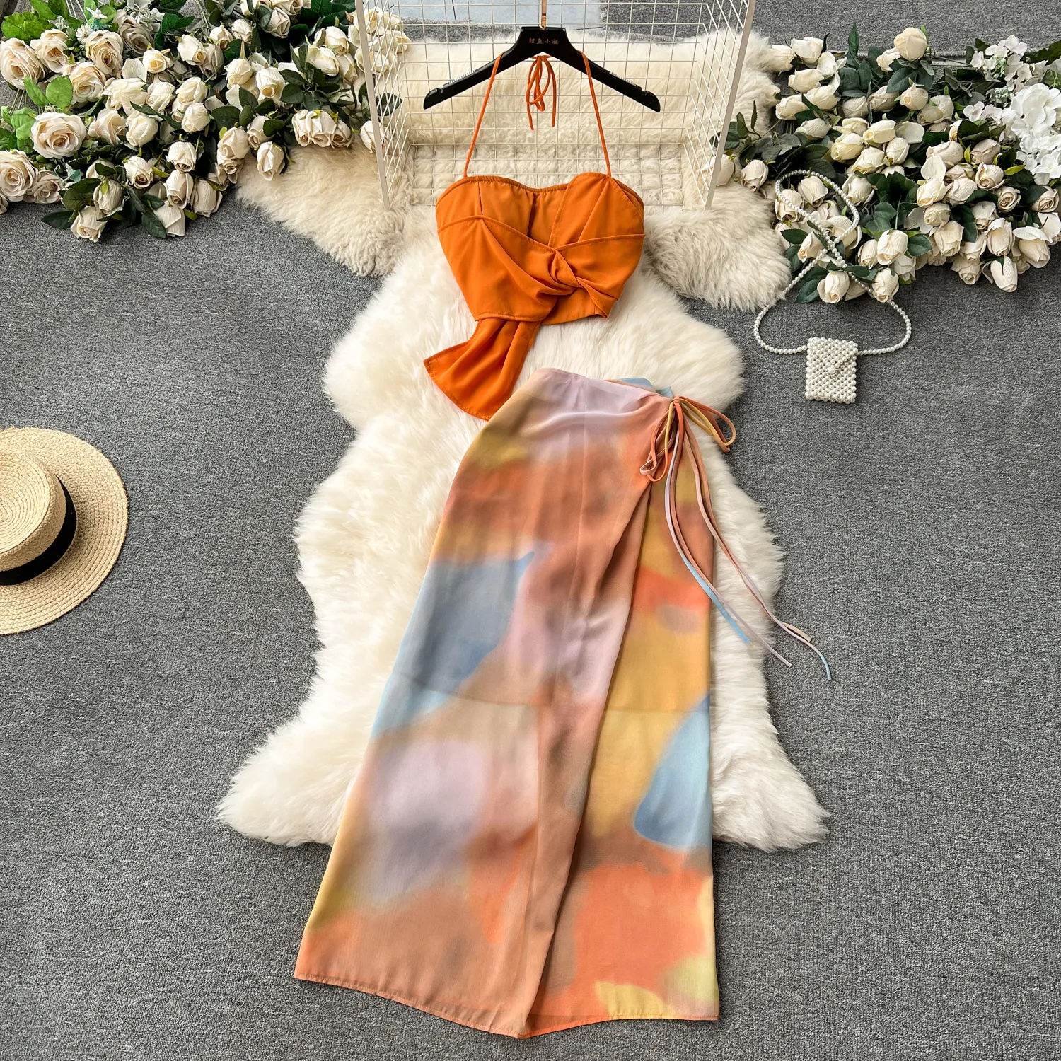 Instagram vacation style set, women's design sense, hanging neck top with a strapless top+niche halo dyed skirt, fashionable two-piece set
