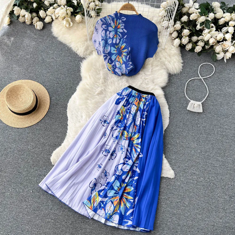 Ethnic style two-piece set for women's summer style, elegant and socialite printed short T-shirt top, medium length half length skirt trendy