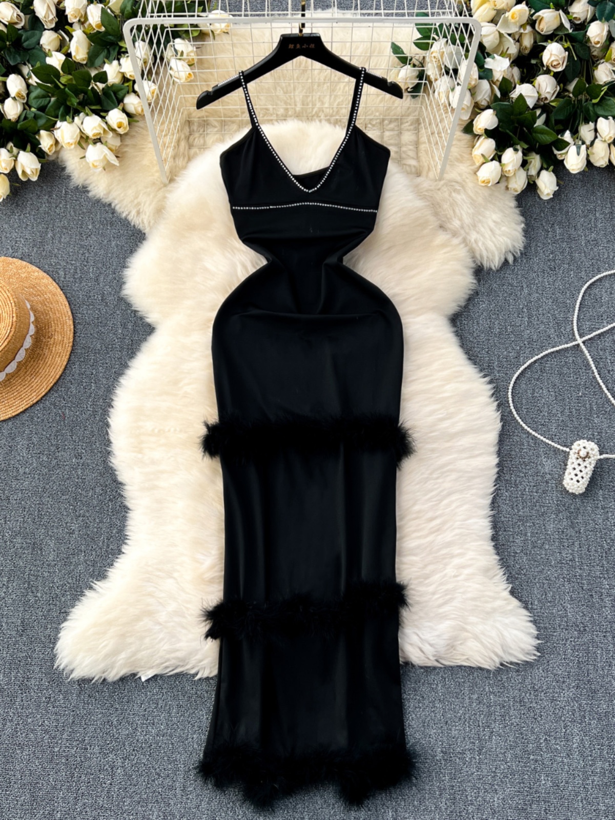 European and American style high-end banquet dress for women with sexy hot diamond, low cut slim fit, fur patchwork, buttocks and suspender dress