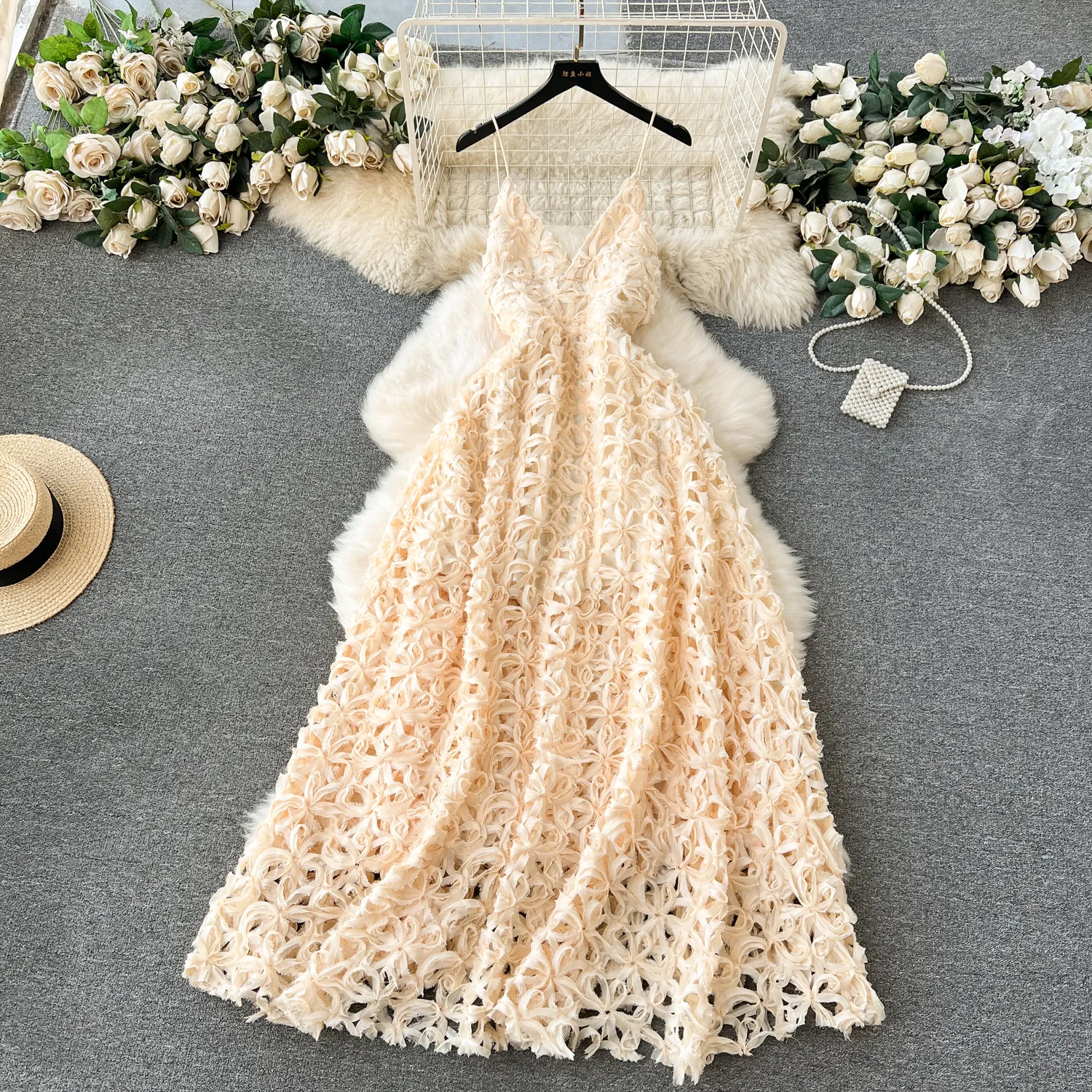 French gentle style high-end niche dress for socialites with a design sense of hollowed out three-dimensional flower slim fit long vacation dress