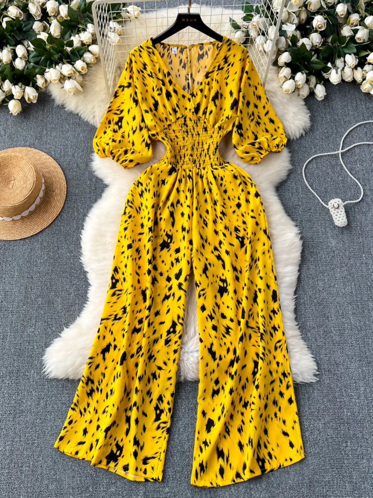 Vacation outfit for women with a light and mature style, high-end V-neck bubble sleeves, slim waist, wide legs, one piece printed casual pants