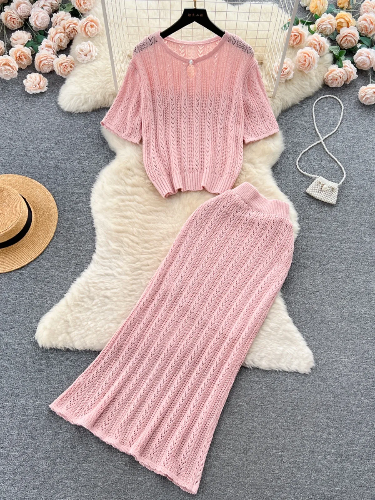 Korean version niche hollowed out knitted fashion set, women's French sweet round neck short sleeved top, buttocks wrapped long skirt two-piece set