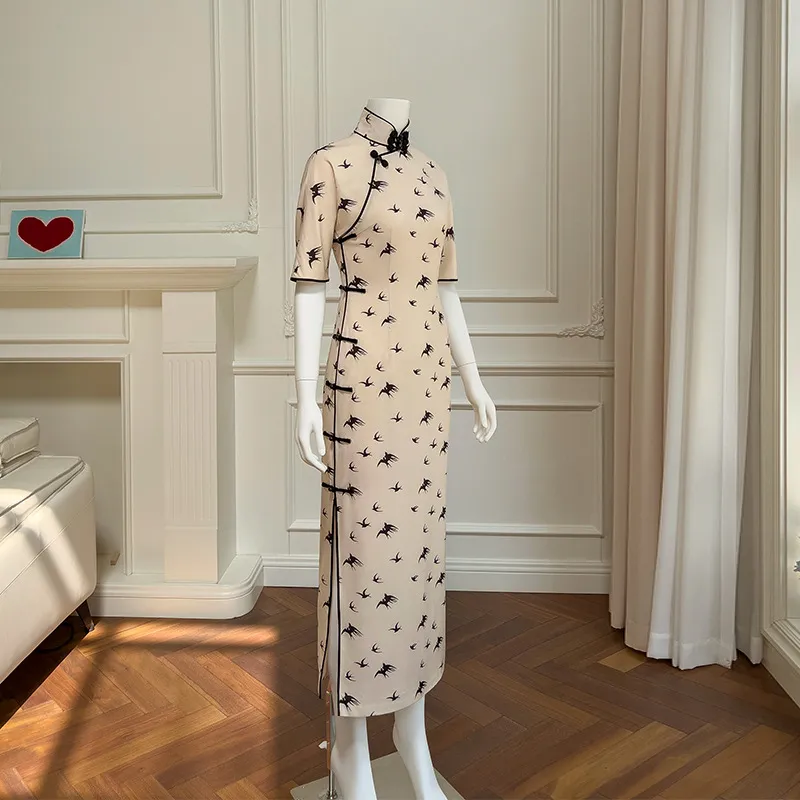 Yi Ge Li La Autumn/Winter New Product Beige Slim Fit Long Style Improved Qipao Standing Neck Style Dress 67678