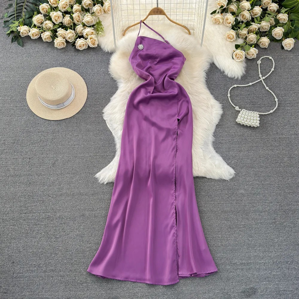 Fashionable and socialite temperament, backless hanging neck, sloping collar, strapping, waist tightening, slimming effect, medium length version, split A-line, buttocks wrapped dress