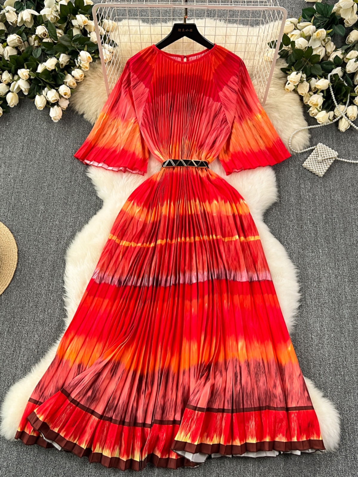 High end exquisite dress for women in 2024, new European and American lazy style round neck, middle sleeve, waist cinching, temperament, pleated printed skirt