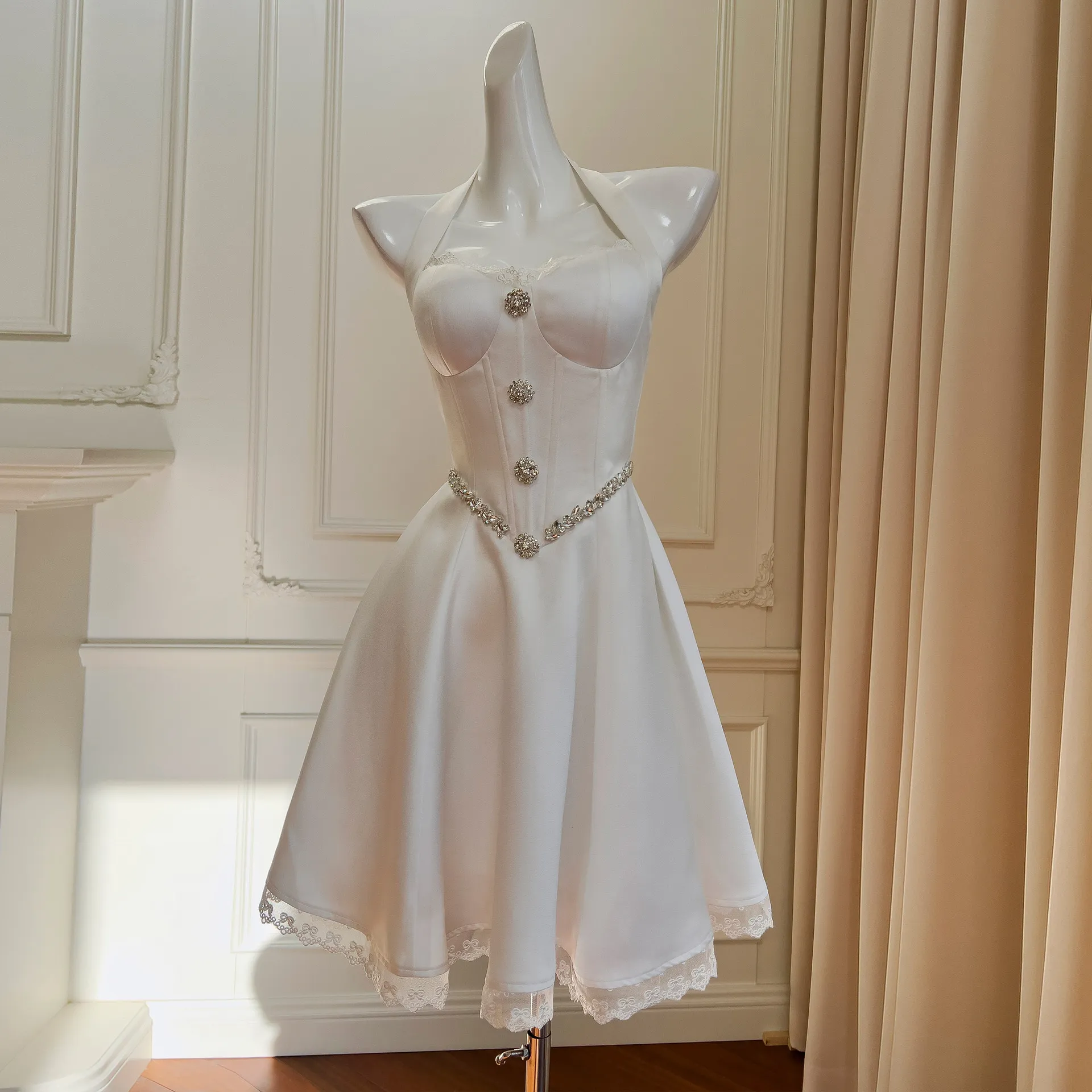 French style neckline strapless vintage Hepburn dress, small white dress, socialite fishbone diamond ruffled edge dress, 68348