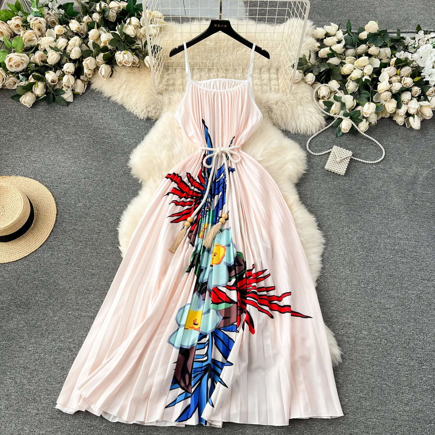 Large size slightly plump pleated printed camisole dress for women with a high-end feel, loose and casual lace up, waist cinching, and stylish long skirt