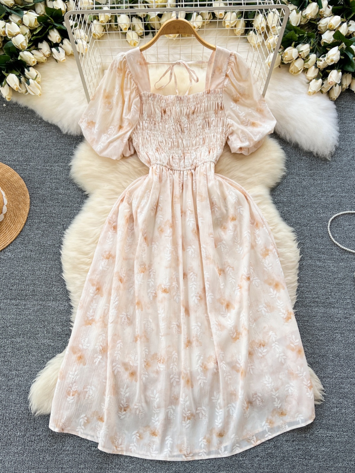 French Bubble Sleeves Dress for Women's Summer New Sweet Heart Machine Hollow Lacing Waist for Slimming and Elegant Fragmented Flower Dress