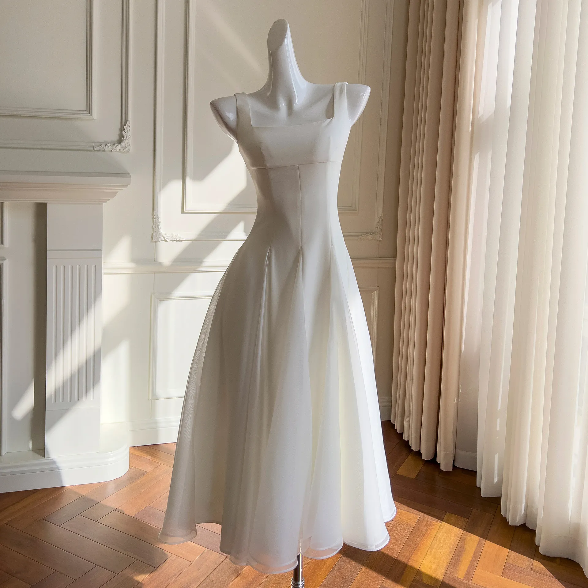White camisole dress, gentle temperament, small white dress, French socialite style, slim fit, waistband, sleeveless long skirt 68462