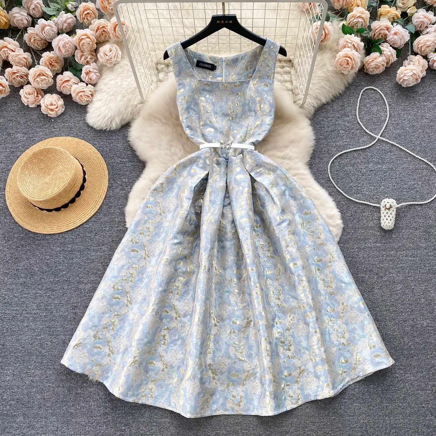 Palace style dress with French temperament, square neck, waist cinching, slimming, light luxury, hot stamping print, large hem, retro high-end dress