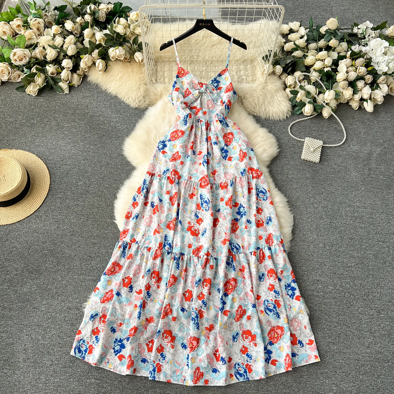 French vacation style floral dress, spring dress, women's heart trick, knot tied and hollowed out V-neck, slim fit, long style, large hem suspender skirt