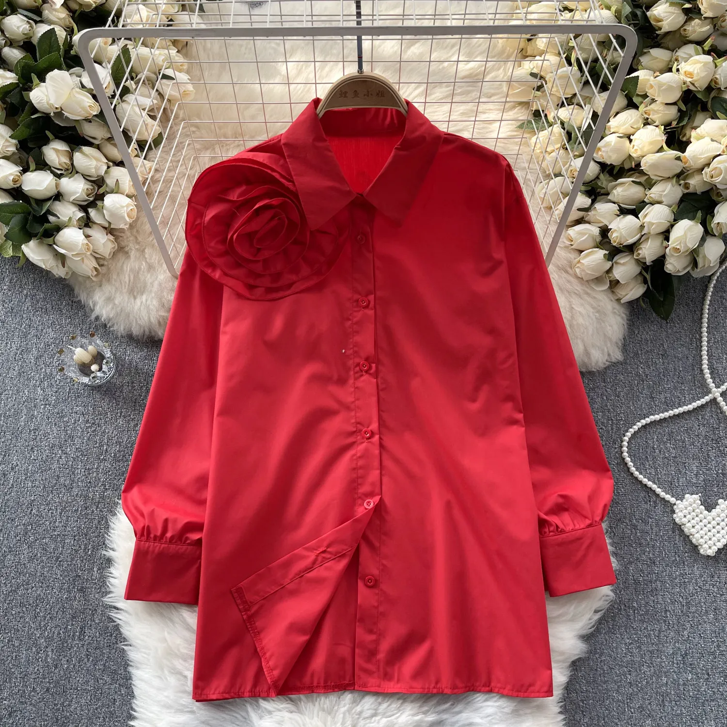 European style oversized shirt, women's design sense, three-dimensional flower loose and slimming, fashionable and versatile long sleeved top, spring dress, women's new style