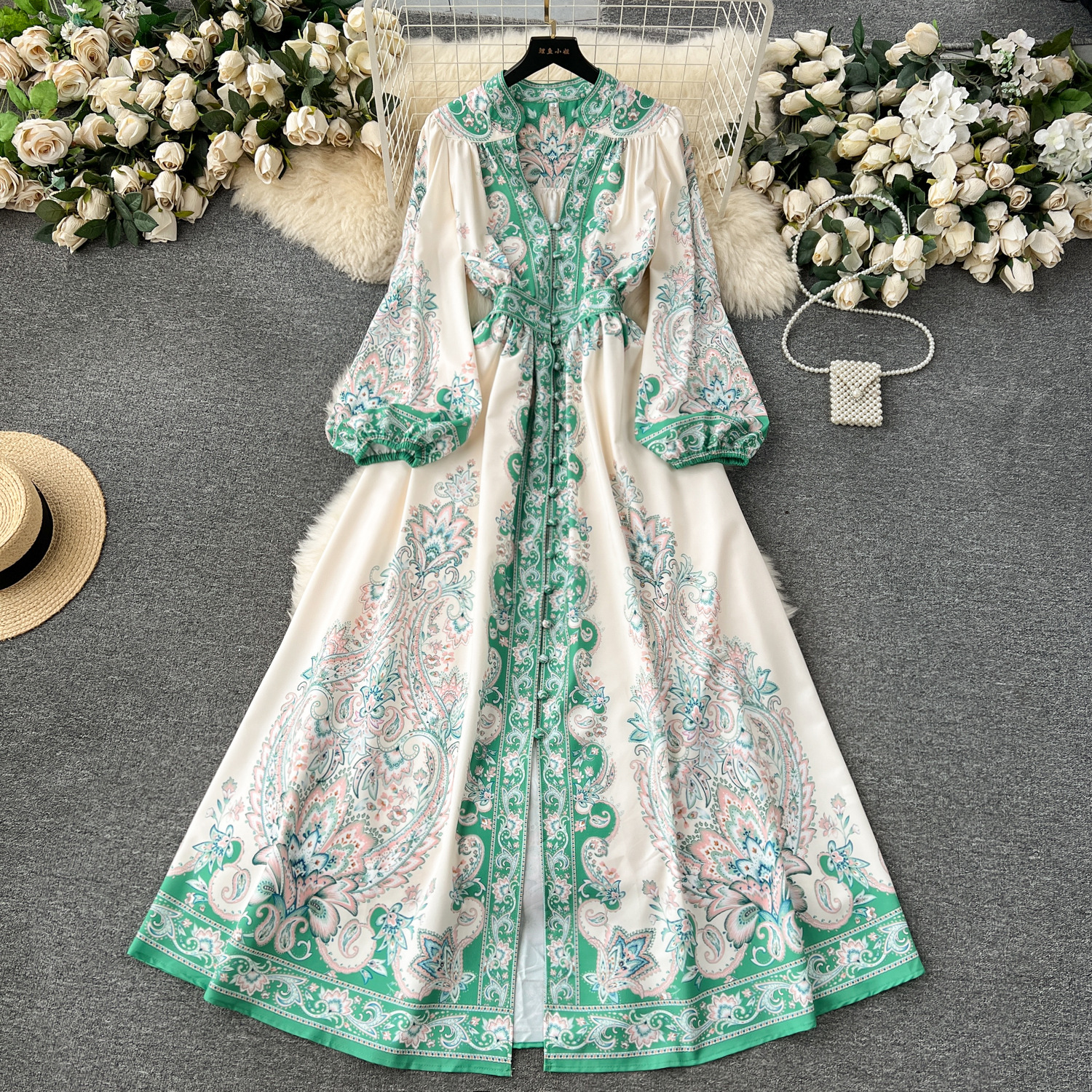 European and American retro court style dress, women's design, printed temperament, V-neck buckle, slim fit, long bubble sleeve dress