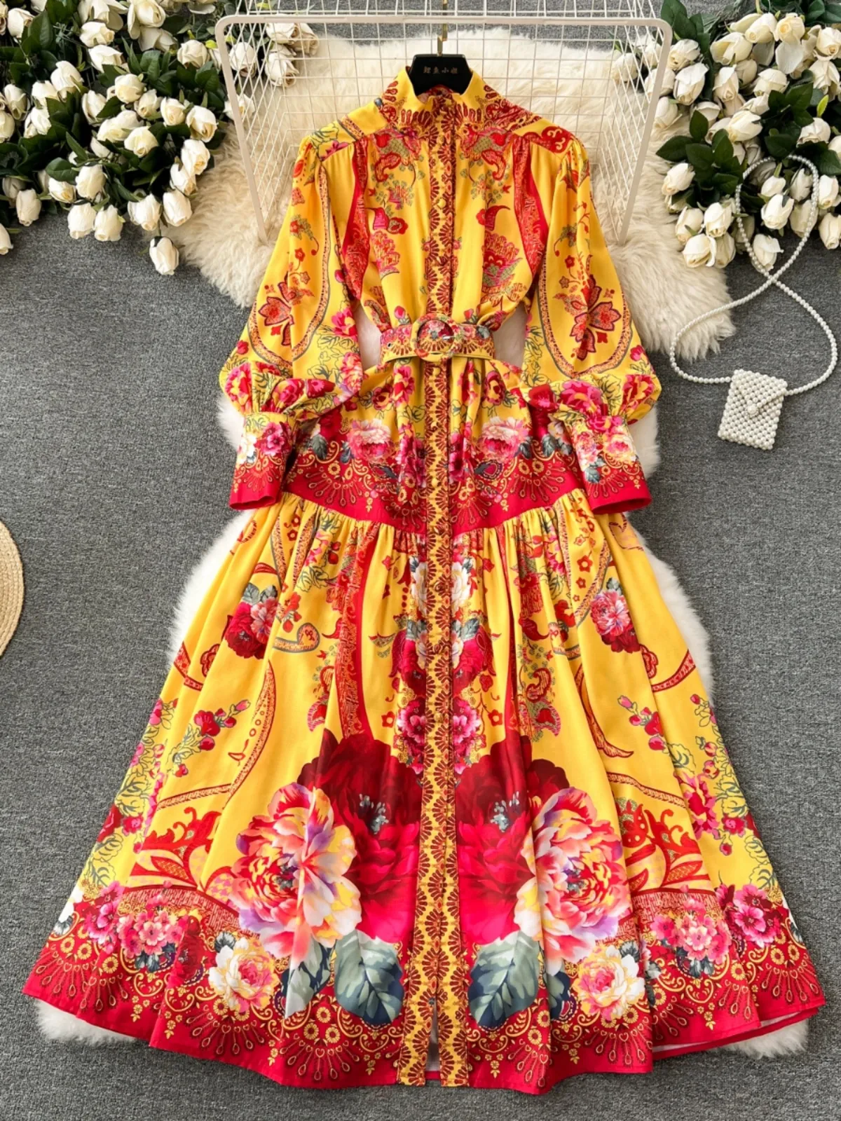 Palace style retro printed holiday dress, high-end light luxury, niche lantern sleeves, slim fit, long early spring dress for women