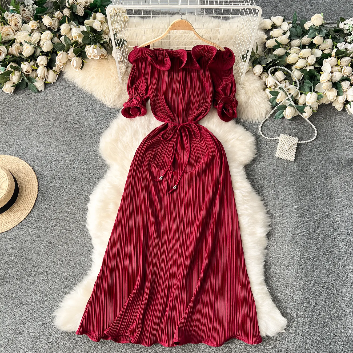 French retro socialite style formal dress with heavy craftsmanship and pleated design, with a ruffled edge and a one line collar that is off the shoulder, exuding a stylish and elegant dress for women
