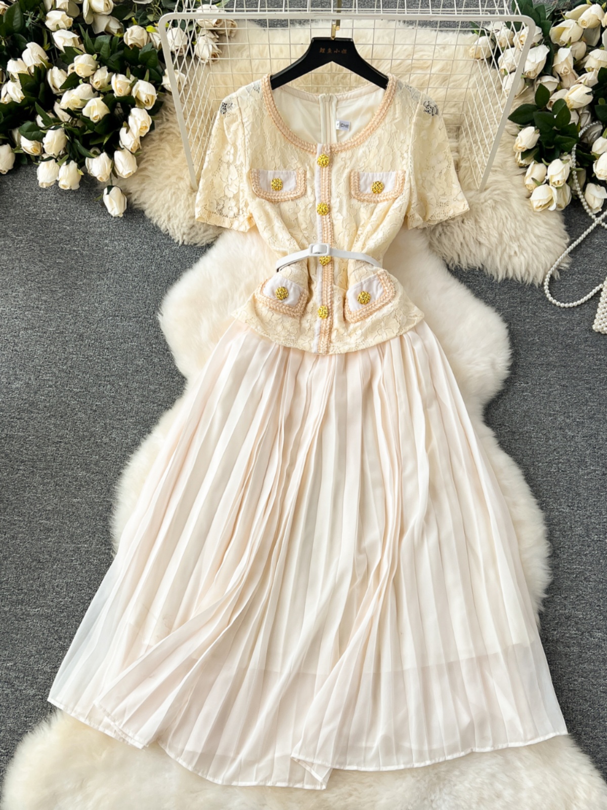 White Moonlight Thousand Gold Style High end Light Luxury Metal Button Lace Top Fake Two Piece Patched Hundred pleats Dress Women's Summer Dress
