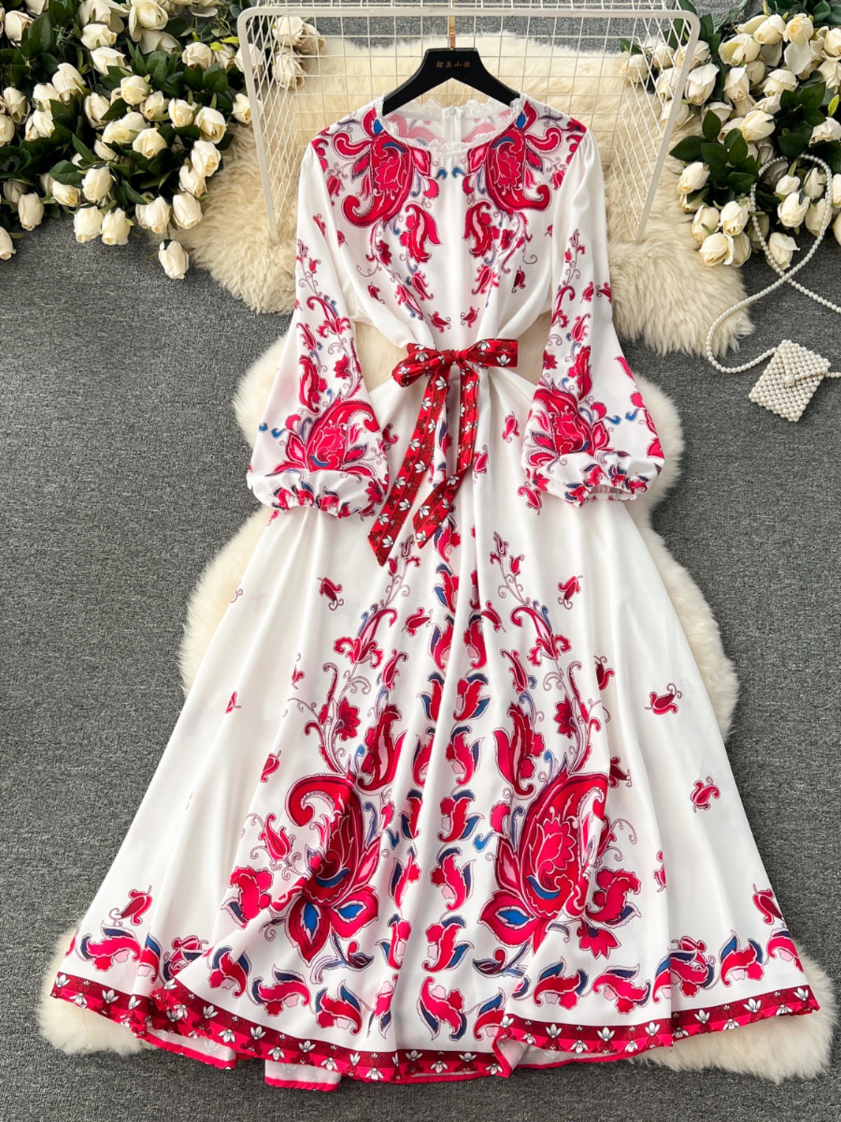 French retro court style dress for women, sweet lace lace lace round neck slim fit, long design, and floral print dress