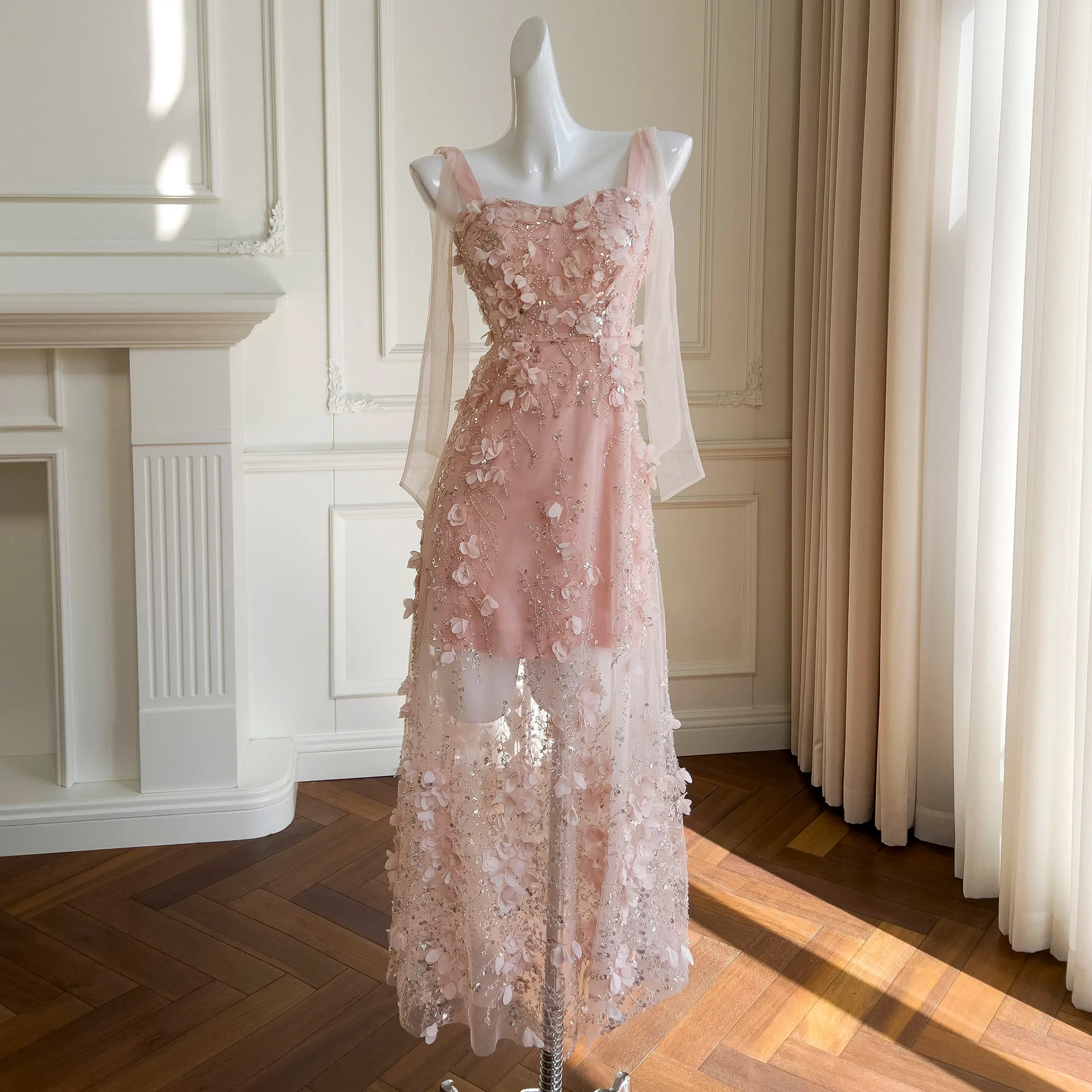 Celebrity style, elegant temperament, lace up, pink and tender age reducing formal dress, waist up, slimming off, can be worn on vacation dates at 68450