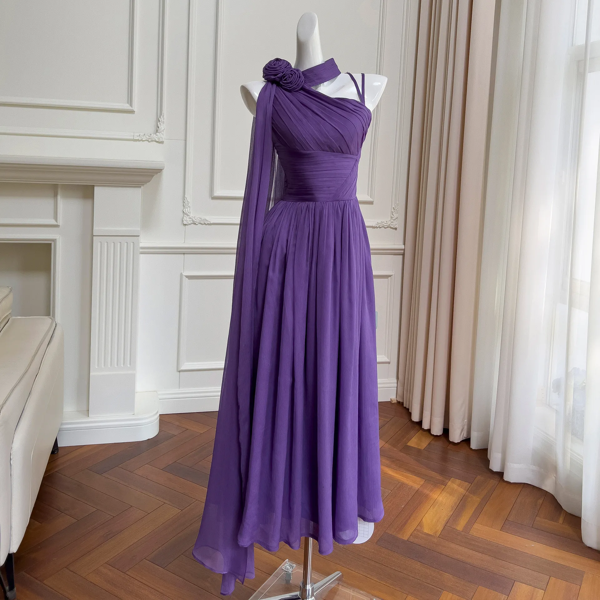 Yi Ge Li La 2023 Autumn/Winter New Product Purple Diagonal Shoulder Waist Slimming Host Dress Women 68215