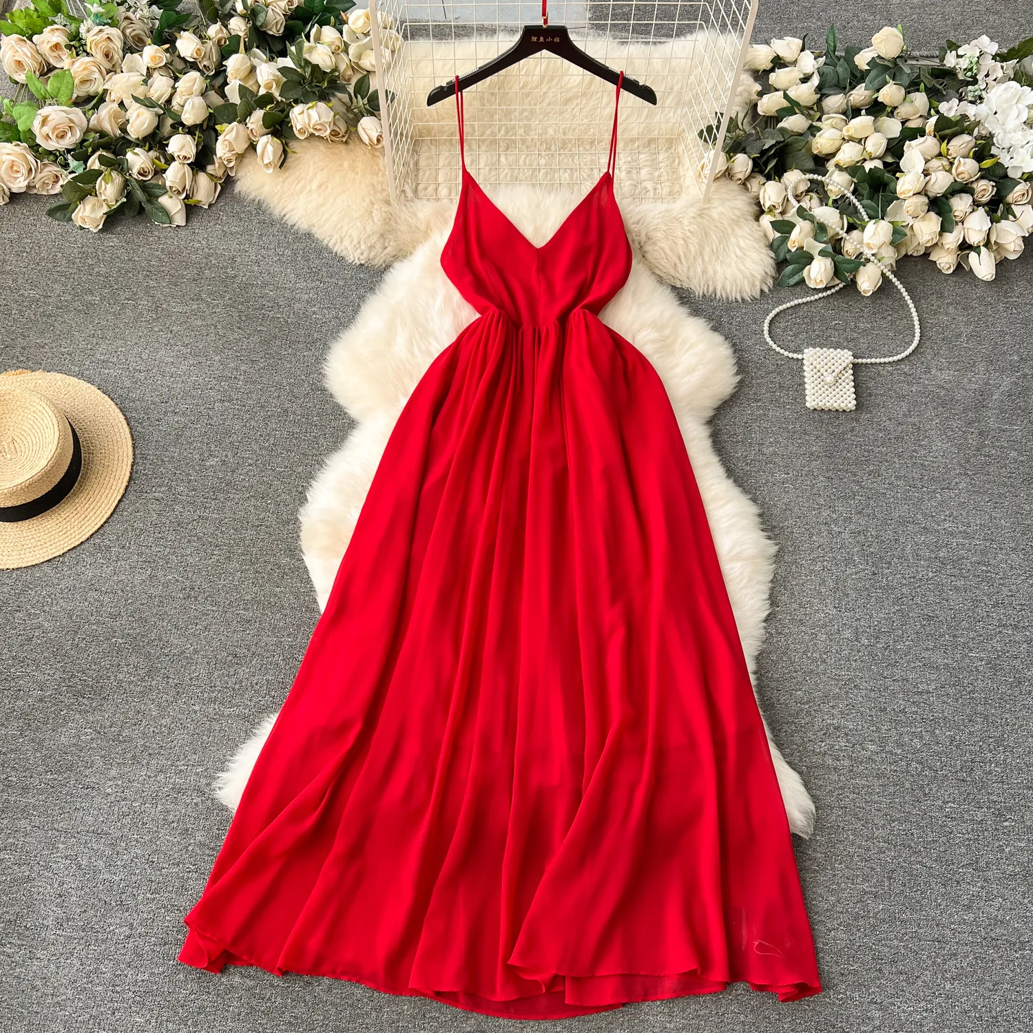 Travel photo vacation dress with heartfelt hollowed out backless straps for a slimming look V-neck strap chiffon long skirt