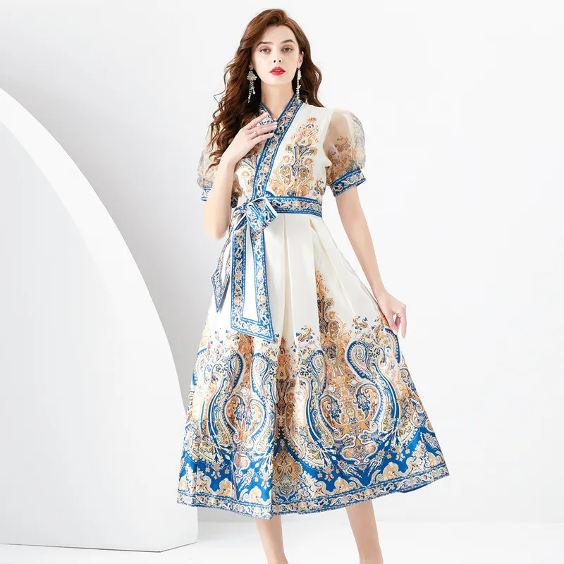 Palace style dress with a high-end feel, light luxury and niche retro print strap, slim fit long French bubble sleeve dress