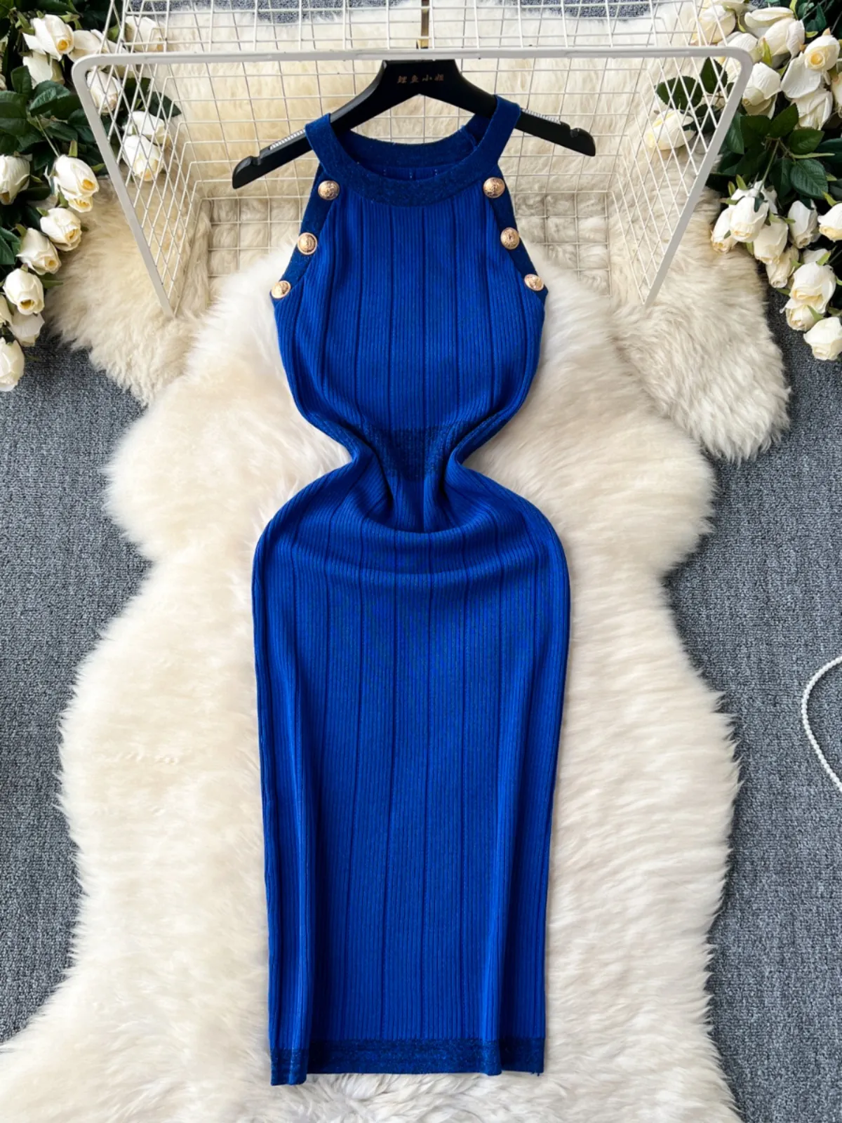 Qianjin style dress, female niche, high-end, socialite temperament, sleeveless neck hanging, slim fit, buttocks wrapped skirt, French knit skirt