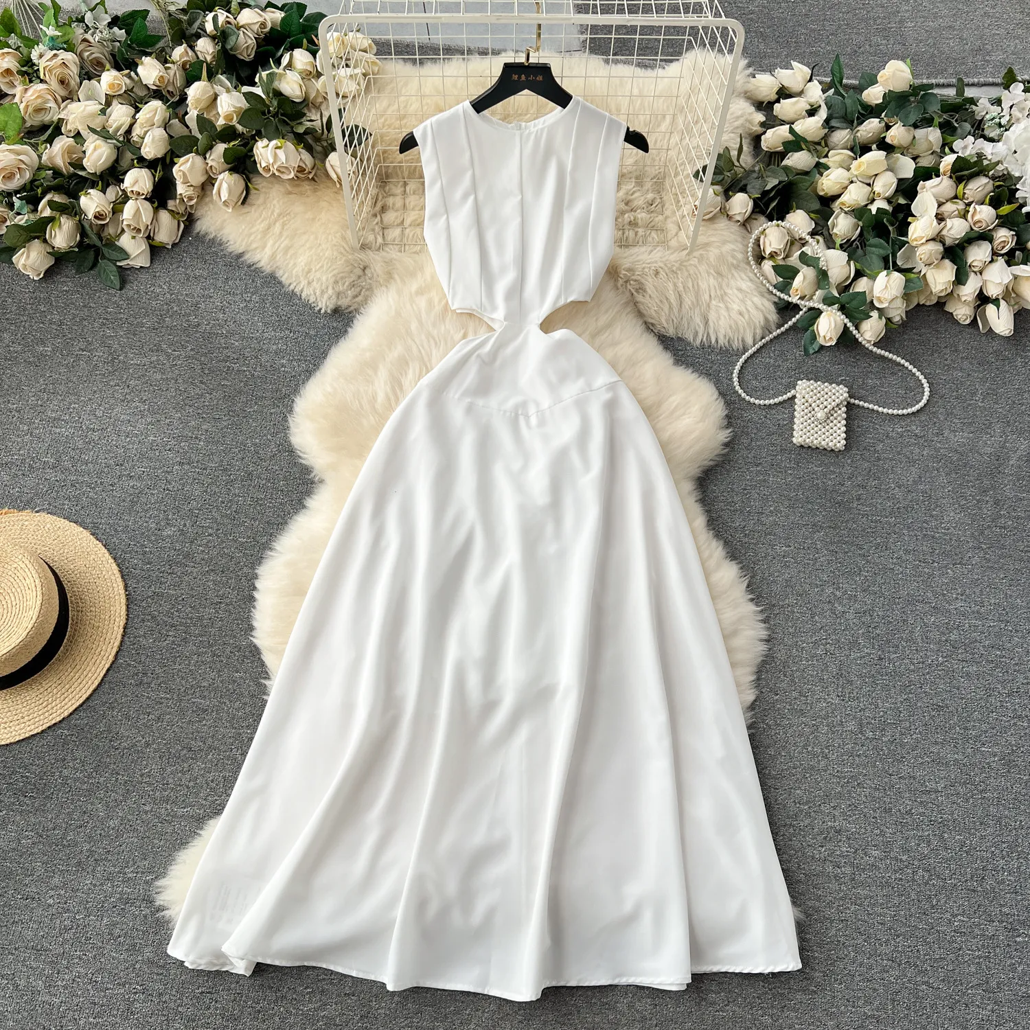 White formal dress, high-end exquisite and stylish dress for women, niche and unique hollowed out waist style, large swing long skirt