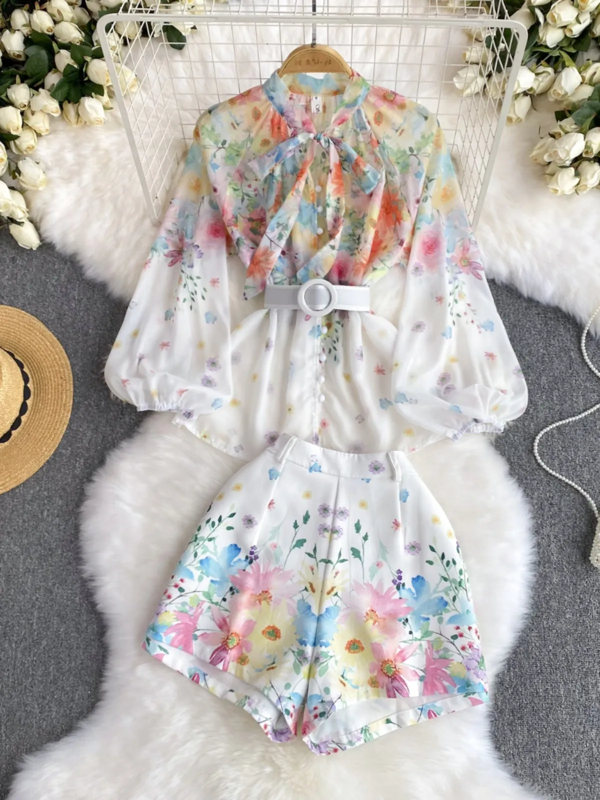 Light mature style women's clothing, paired with a two-piece set of high-end waisted chiffon top+fashionable printed high waisted shorts