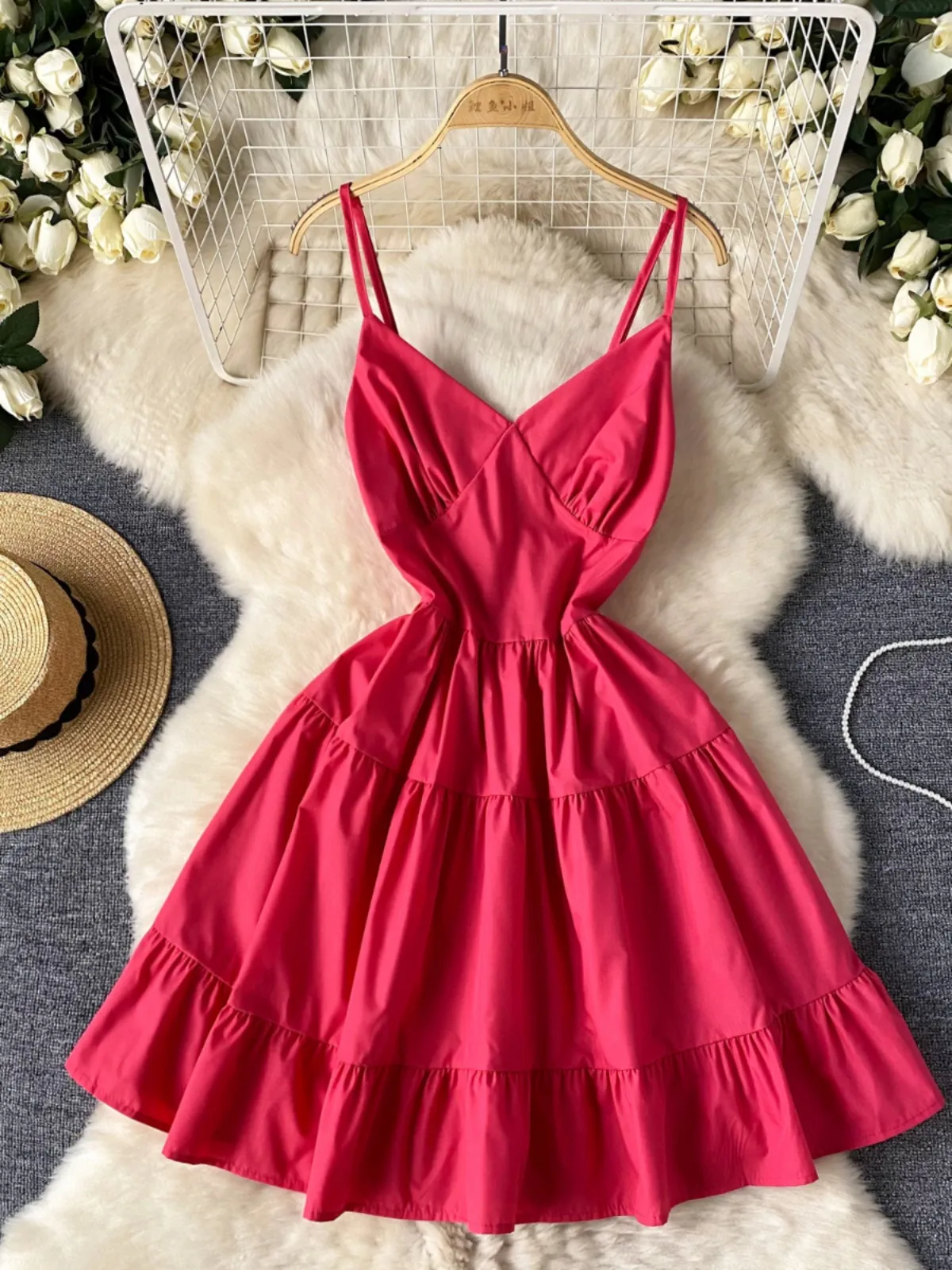 Chic camisole dress for women's summer wear 2024, new heart trick backless and waistless look slimming temperament camisole fluffy short skirt
