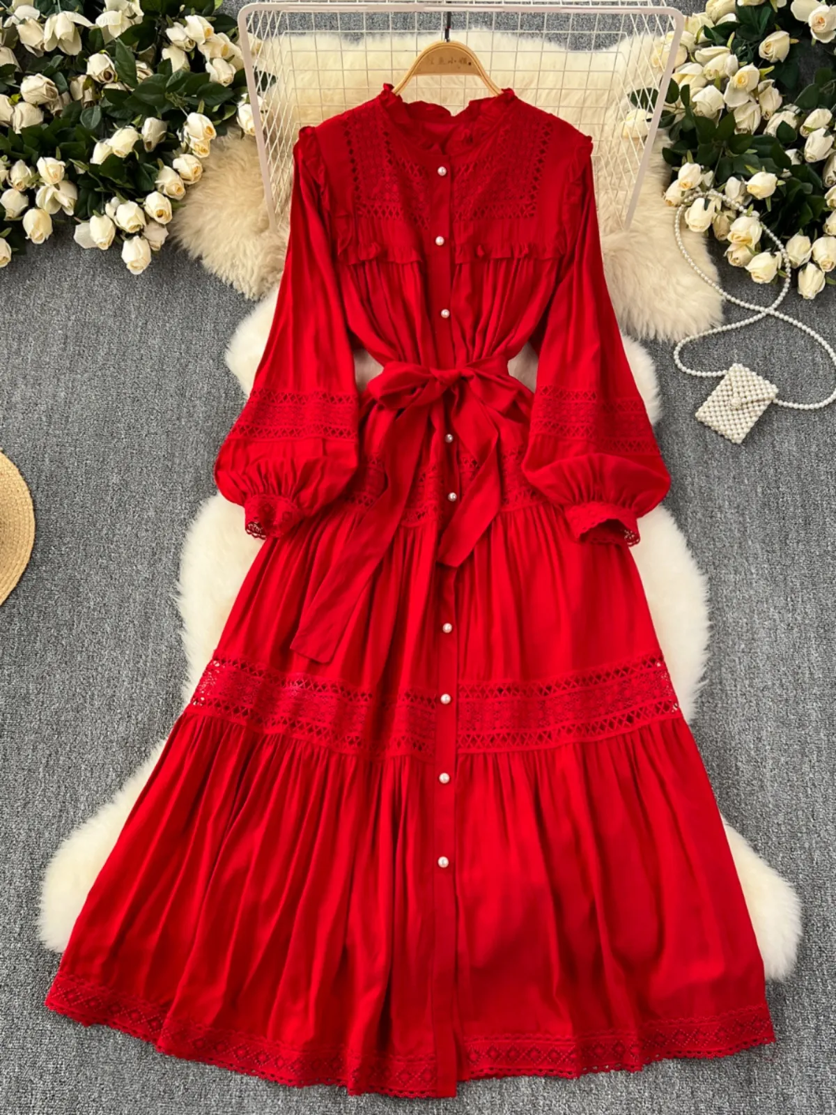 Clear and cool breeze, high-end dress for women, French heavy industry lace patchwork, waist cinching, and strapping. Elegant and stylish holiday long dress