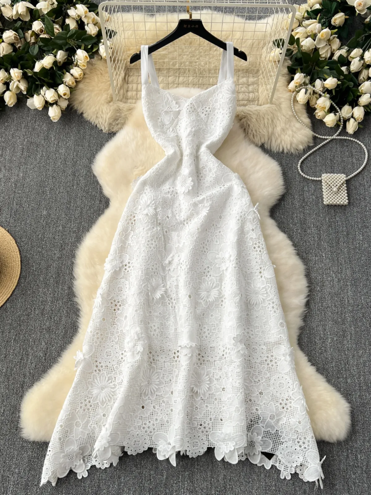 White formal dress, women's French heavy industry flower embroidery, waist reduction, slimming temperament, vacation fairy beach long dress